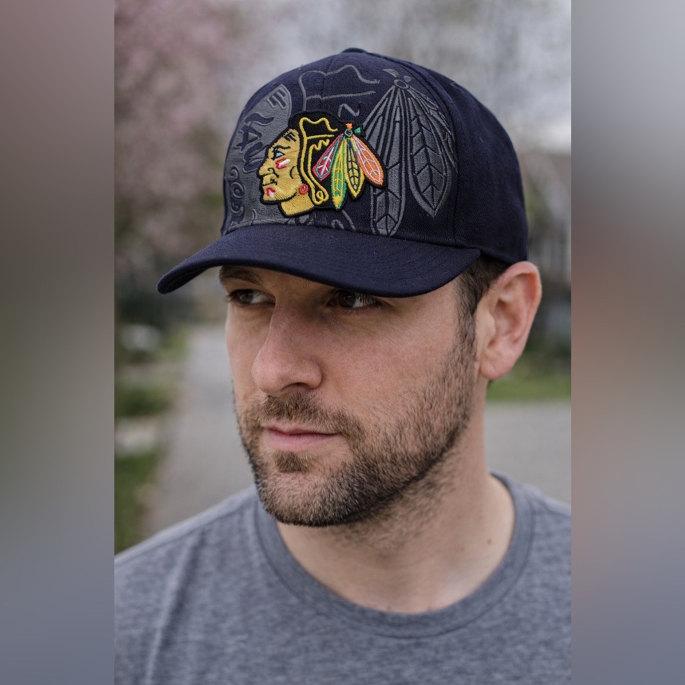 Chicago Blackhawks Embroidered Snapback Hat – Black NHL Cap